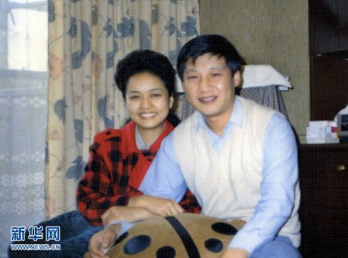这是1989年9月,习近平和彭丽媛合影。